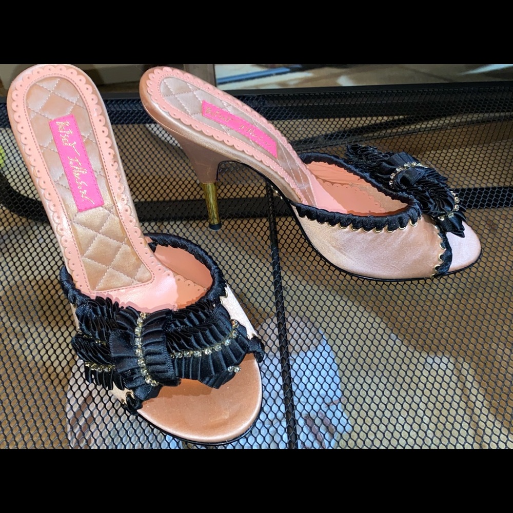 Betsey Johnson Pink black high heels 6.5 women’s